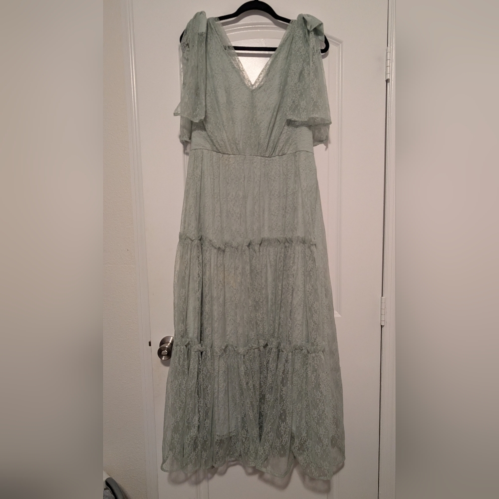 Lace Maxi Dress in Light Green